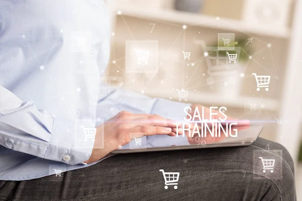 Young person makes a purchase through a tablet — Stock Photo, Image