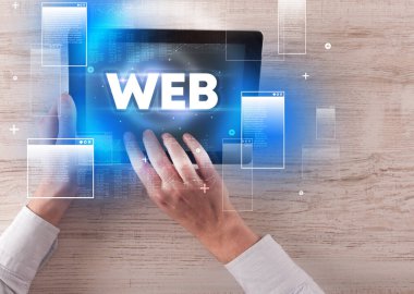 El tutuş tabletinin yakın plan görüntüsü