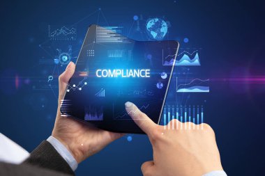 İş adamı katlanabilir bir akıllı telefon tutuyor, iş konsepti