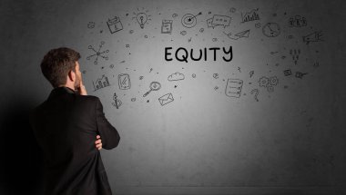 İş adamı yaratıcı bir fikir çiziyor.