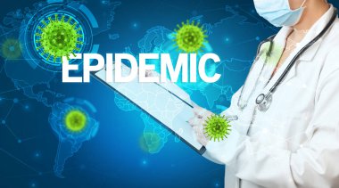 Doktor tıbbi kayıtları dolduruyor.