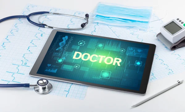 Tablet pc e roba medica — Foto Stock