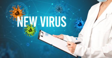 Doktor reçeteli bir reçete yazıyor.