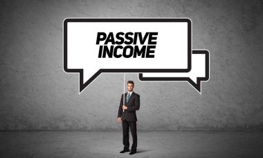 İş adamı, günlük trafik tabelasında.