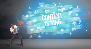 Şemsiye konseptiyle savunma yapan iş adamı