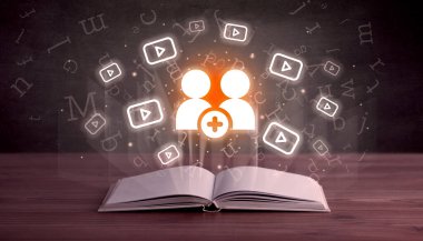 Yukarıda sosyal ağ simgeleri olan kitabı aç