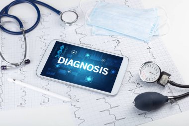 Tablet bilgisayar ve tıbbi malzemeler.