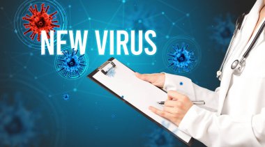 Doktor reçeteli bir reçete yazıyor.