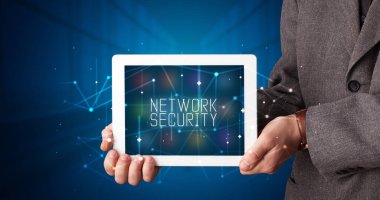 Tablet tutan kişi, güvenlik kavramı