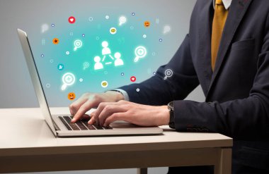 Sosyal medyada el sörfü