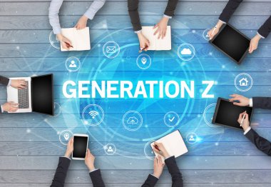 Bir grup insan toplantı yapıyor.