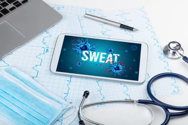 Tablet pc e strumenti medici su superficie bianca — Foto Stock