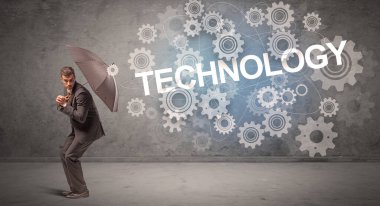 Şemsiye konseptiyle savunma yapan iş adamı