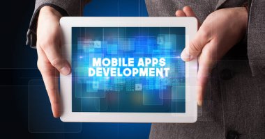 Tablet tutan kişi, teknoloji konsepti