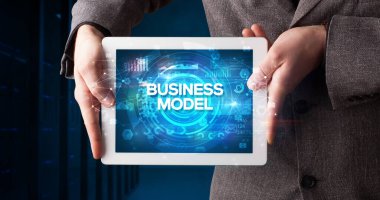 Tablet tutan kişi, iş konsepti