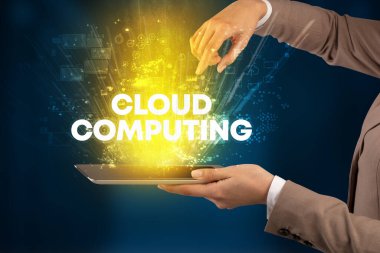 Yazılı dokunmatik ekranın yakın plan görüntüsü