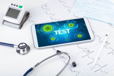 Yazılı bir tablet pc 'nin yakın görüntüsü