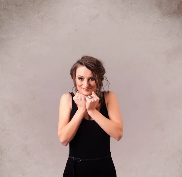 Retrato de uma jovem menina bonito com espaço de cópia vazio — Fotografia de Stock