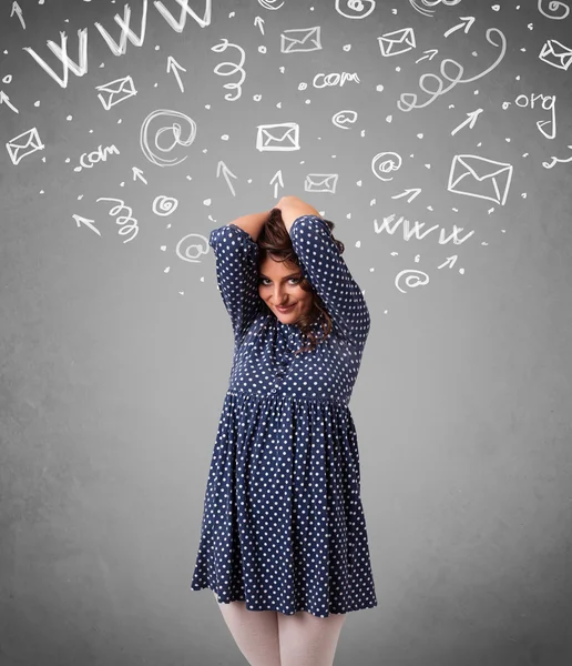 Bella ragazza con astratto bianco media icona scarabocchi — Foto Stock