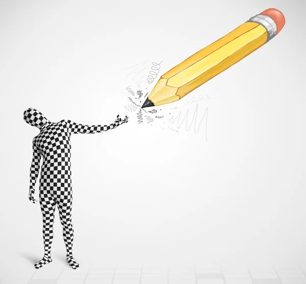 Kerl in Körpermaske mit einem großen handgezeichneten Bleistift — Stockfoto