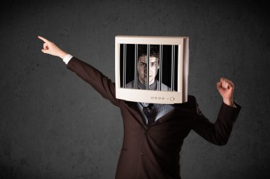 iş adamı ile onun baş traped içine dijital syst monitörde