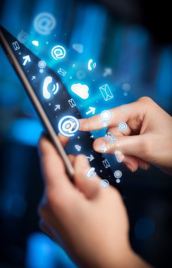El teması tableti, sosyal medya kavramı