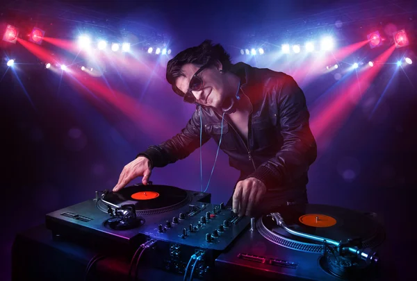 Teenager dj mixing records in front of a crowd on stage — Stock Photo, Image