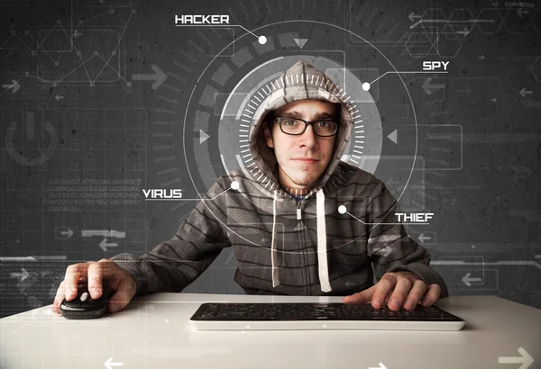 Ung hacker i futuristisk miljö hacking personlig information: — Stockfoto