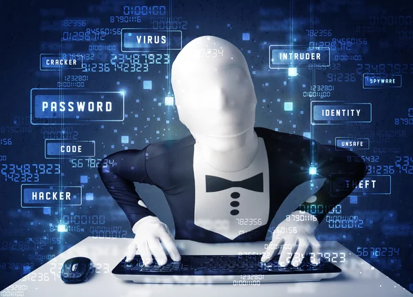 Homem sem identidade programando em ambiente de tecnologia com cy — Fotografia de Stock