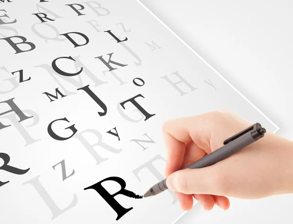 Kézírás különböző betűk fehér egyszerű papírra — Stock Fotó