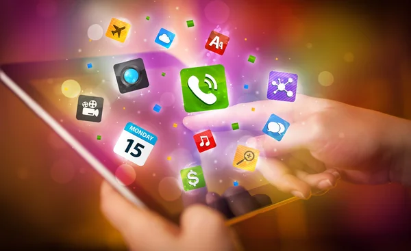 Kézfogás tabletta pc, szociális hálózati koncepció — Stock Fotó