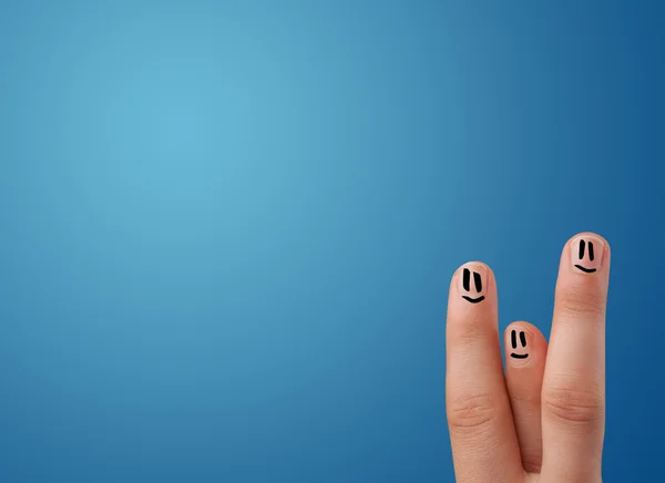 Alegre sonriente cara dedos mirando vacío azul fondo copia — Foto de Stock