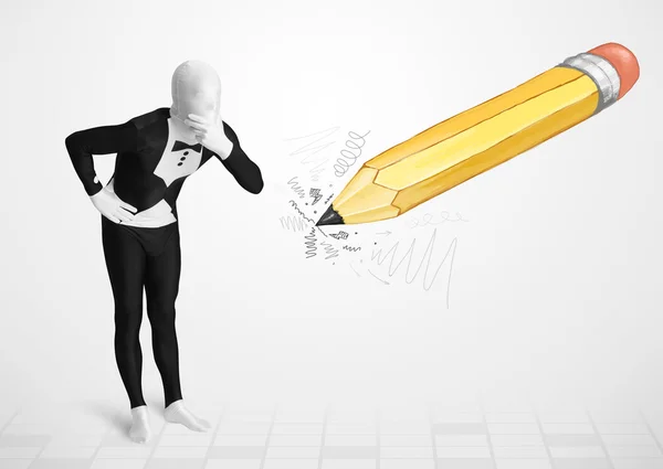 Ragazzo in maschera corpo con una grande matita disegnata a mano — Foto Stock