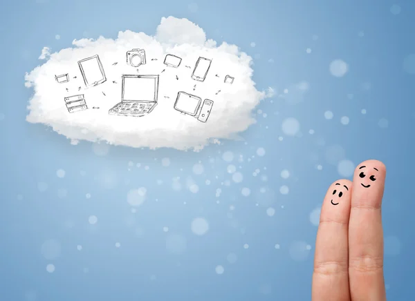 Glückliche Smiley-Finger beim Blick auf Cloud Computing mit Technologie — Stockfoto