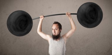 Ağırlık kaldıran komik sıska adam.