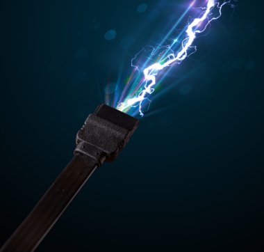 Parlayan elektrik yıldırımlı elektrik kablosu