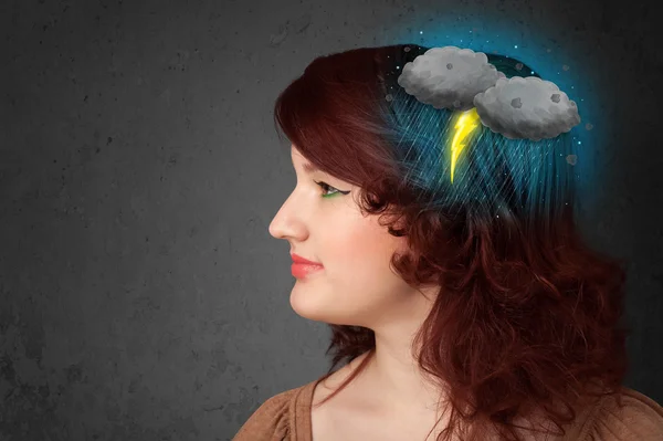Giovane ragazza con un temporale fulmine mal di testa — Foto Stock