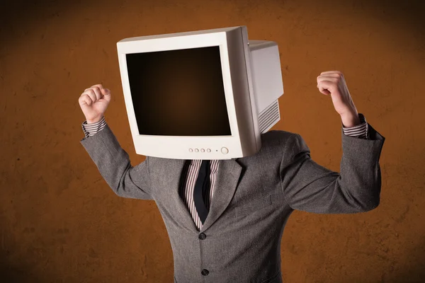 Zakenman met een monitor op zijn hoofd en bruine lege ruimte — Stockfoto