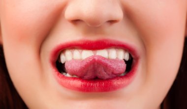 güzel kadın kırmızı dudaklar yakın çekim 