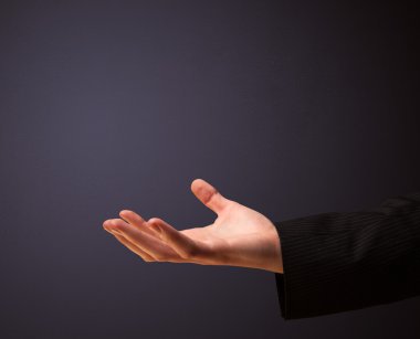 Kopya alanını sunan işadamı