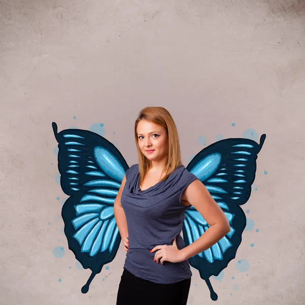 Jeune fille avec illustration papillon bleu sur le dos — Photo