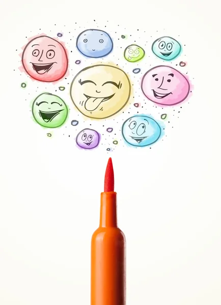 Smiley gezichten komen uit vilten pen — Stockfoto