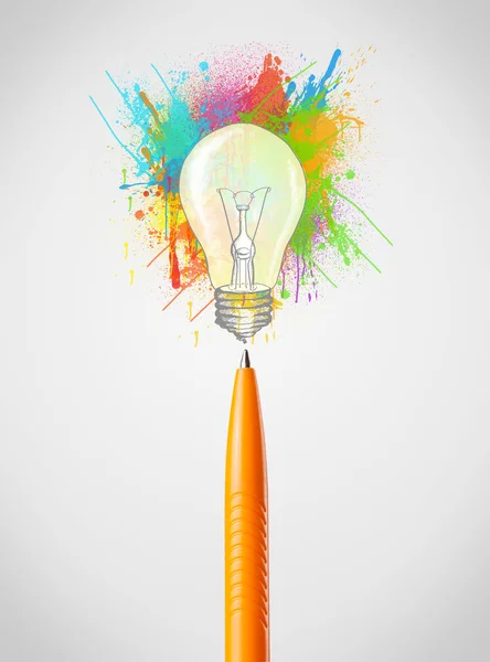 Detail pero s barevné malování šplouchá a žárovka — Stock fotografie
