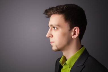 genç işadamı ile boşaltmak düşünme