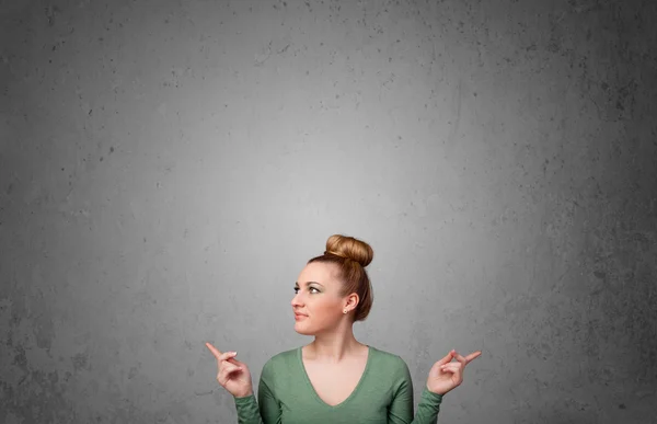 Young woman gesturing with copy space — Stock Photo, Image