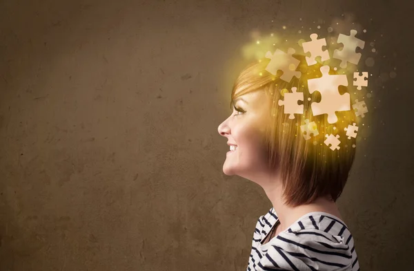 Young person thinking with glowing puzzle mind — Stock Photo, Image
