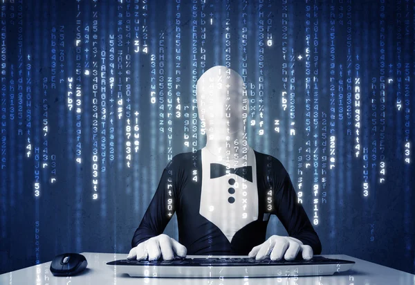 Hacker em máscara corporal informações de decodificação de rede futurista — Fotografia de Stock