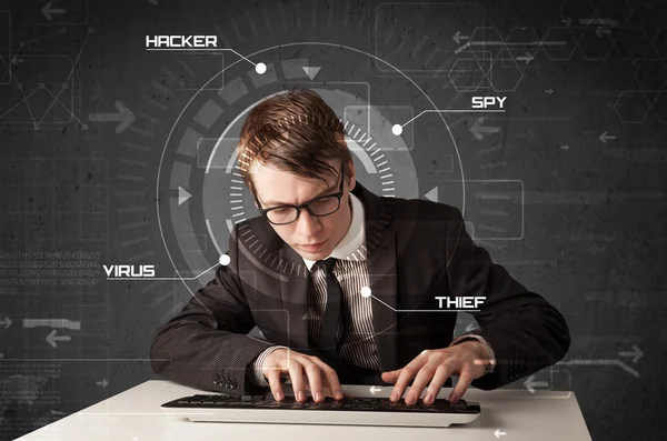 Ung hacker i futuristisk miljö hacking personlig information: — Stockfoto