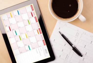 tablet pc takvim kahve bir d ile ekranda gösterilen