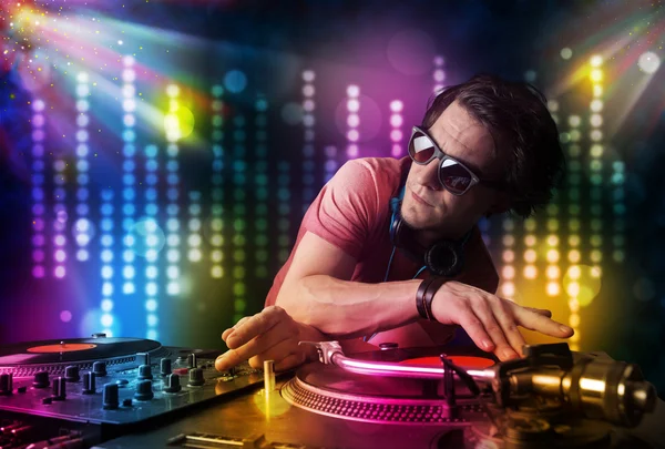 Dj playing songs in a disco with light show — Stock Photo, Image